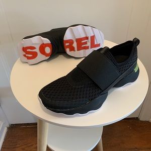 SOREL WOMEN'S KINETICIMPACT STRAP SNEAKER